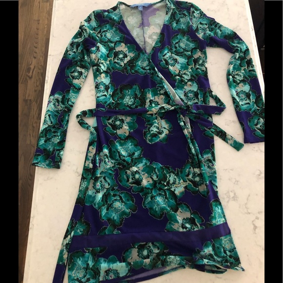 Vera Wang Dresses & Skirts - Vera Wang Wrap  Dress